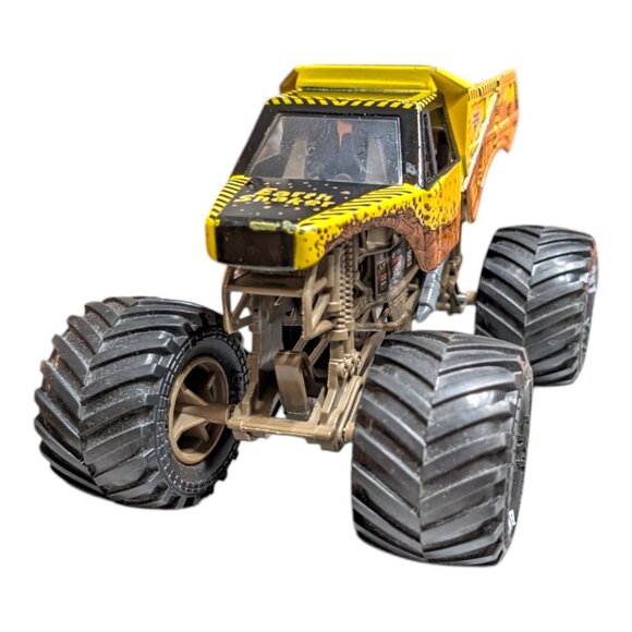 Hot Wheels Monster Jam Earth Shaker 1:24 Die Cast Truck 7" - Parts Issue - Picture 2 of 9